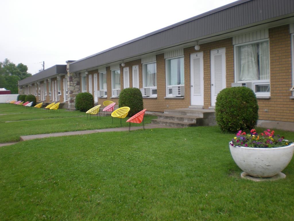 Motel Vaudreuil Екстер'єр фото